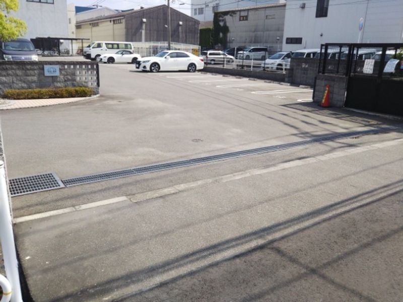 レオネクストラシュレ　博多Ⅱ 駐車場