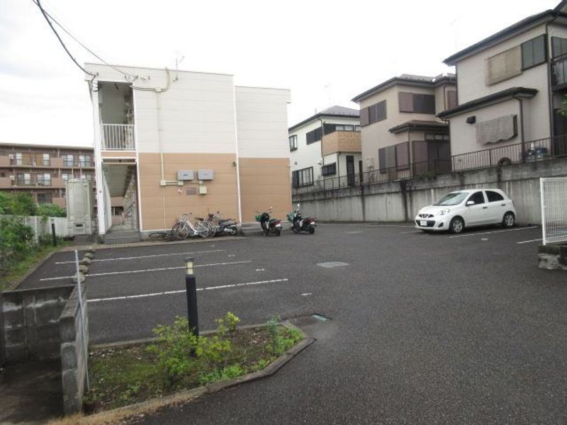 レオパレスエル 駐車場