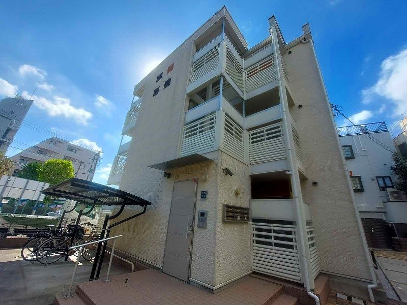 Bên ngoài LEONEXT Ehara