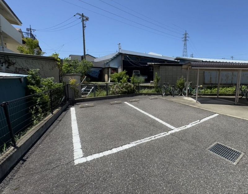 レオパレス隼Ⅲ 駐車場