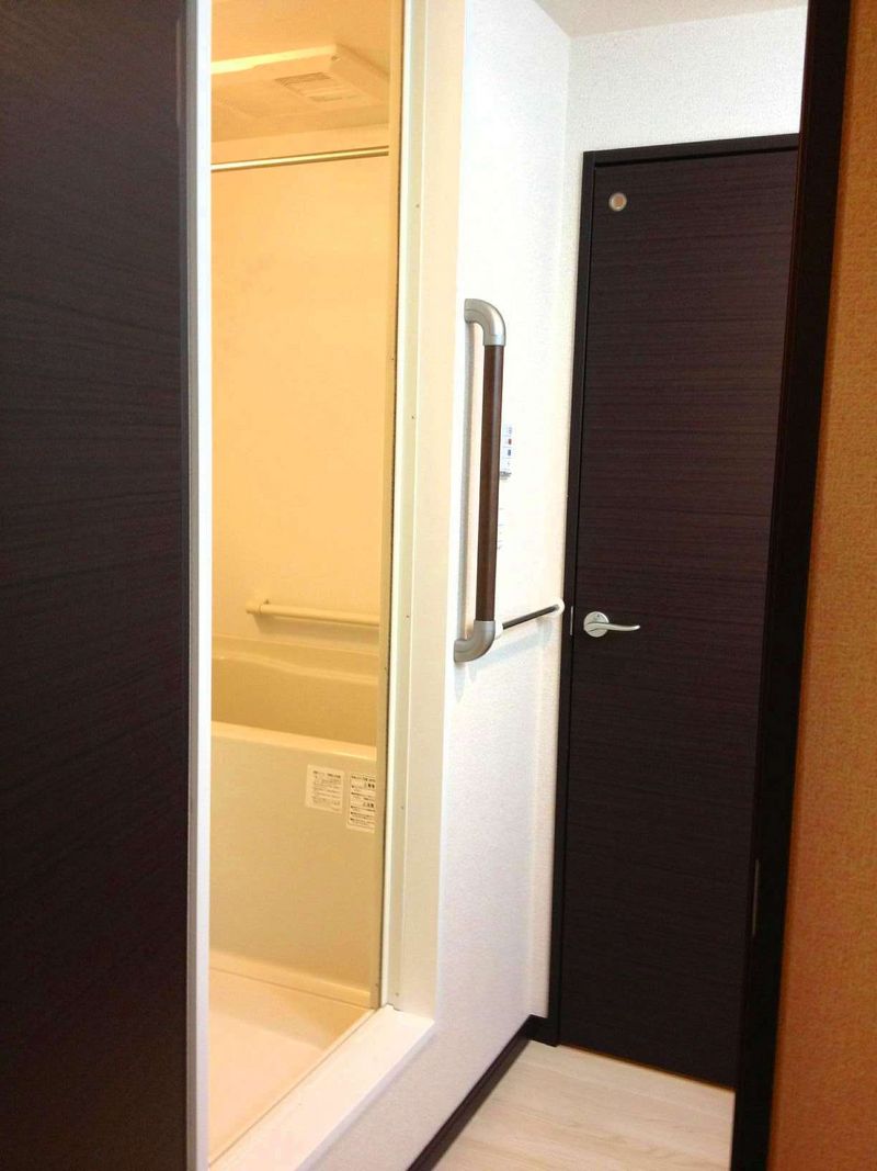 LEONEXT Brandor Phòng tắm