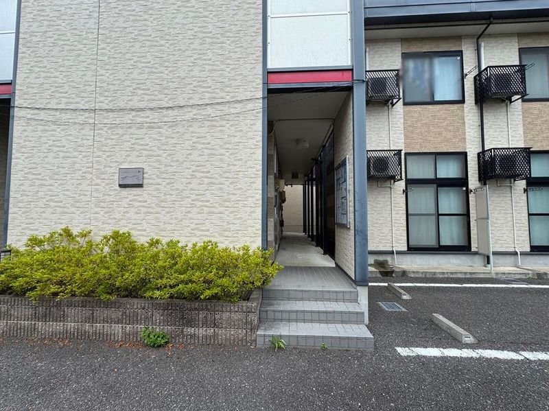 レオパレスル　ヴァン エントランス
