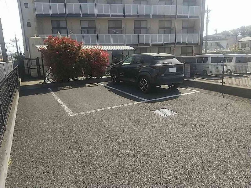 leopalace Tasuko 주차장