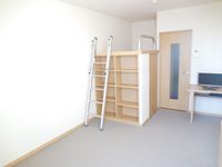レオパレスラ　ソワ 居間