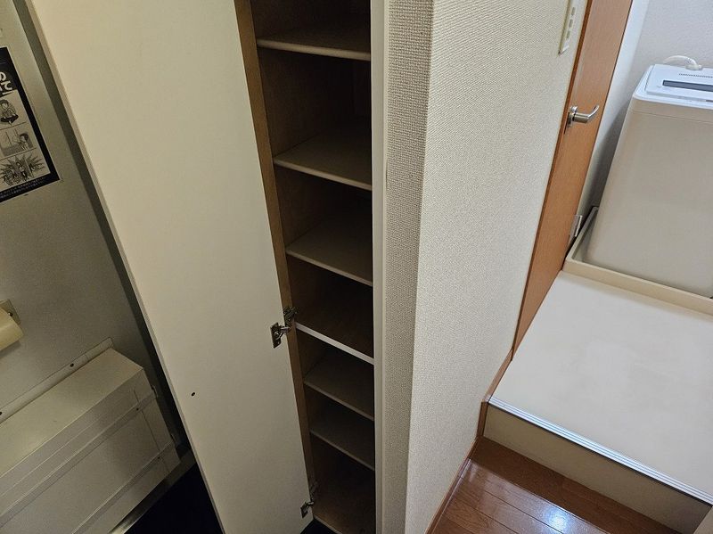 レオパレスリバーサイドタイラ 玄関