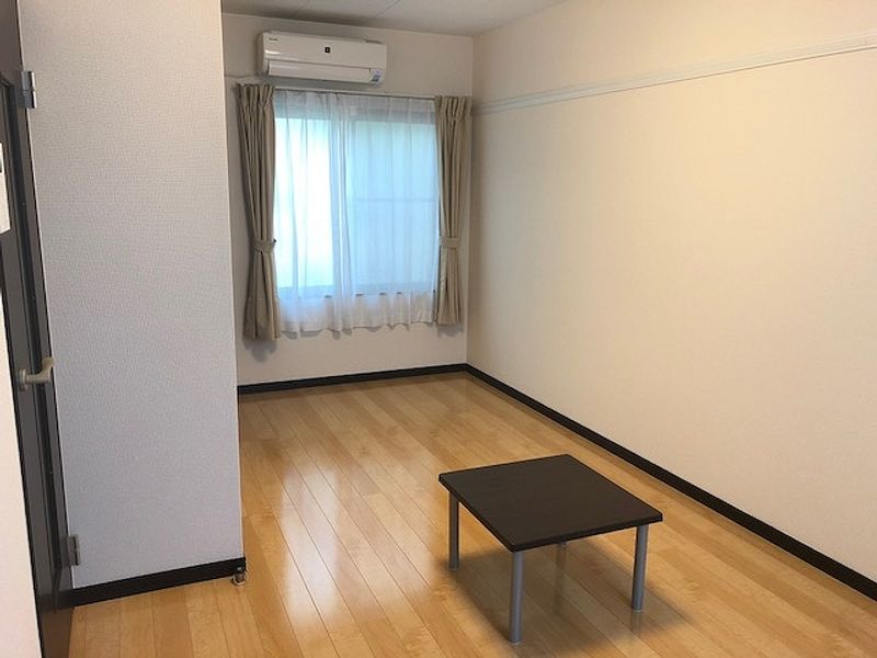 レオネクストハッピーエイトⅢ 居間