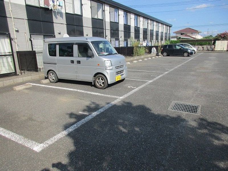 レオパレスサニーコート 駐車場