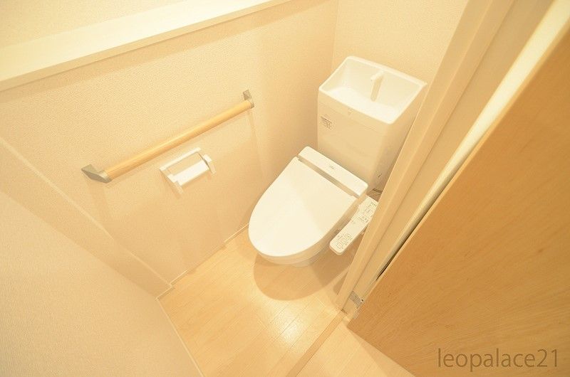 CLEINO Liracia Toilet