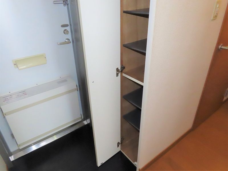 レオパレスつきのき 玄関