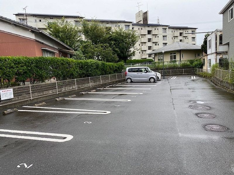 クレイノかなさ 駐車場