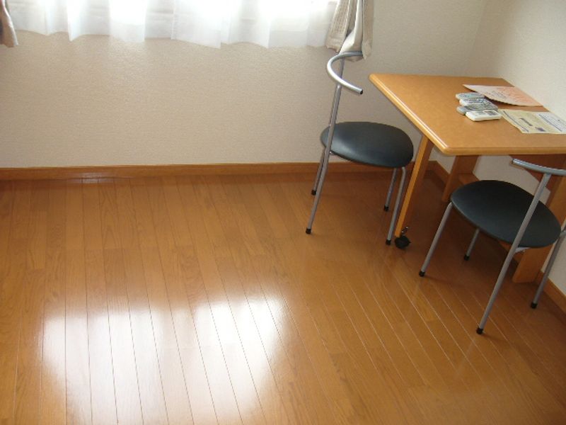 レオパレス有 居間
