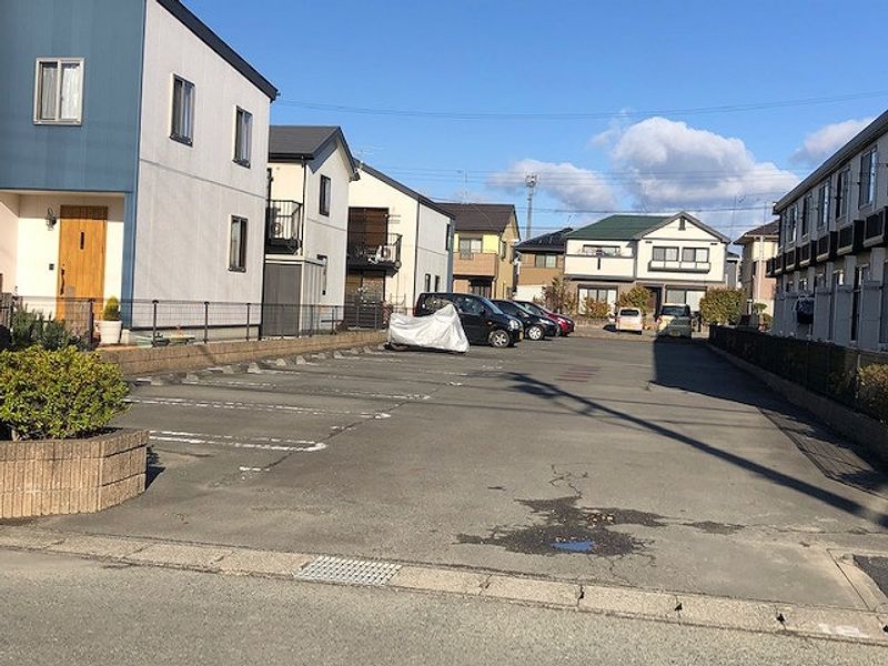 レオパレストゥモロー 駐車場
