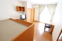 レオパレス長浜 居間