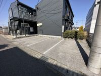 レオパレスサンフラワー 駐車場