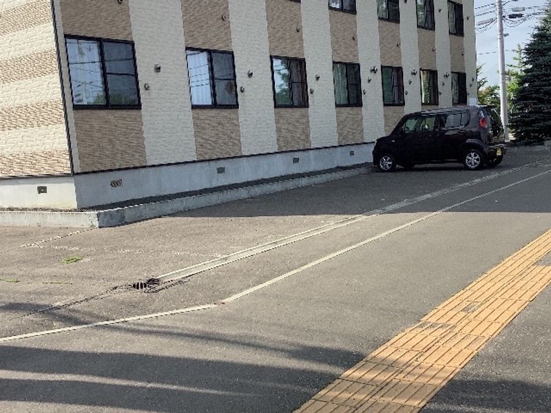 レオパレス拓北公園前 駐車場