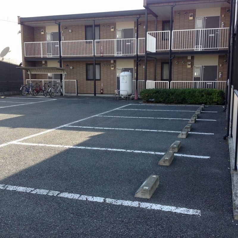 レオパレスメルベーユ 駐車場