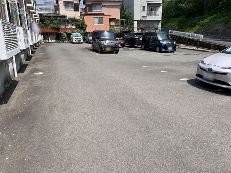 レオパレスたなべ 駐車場