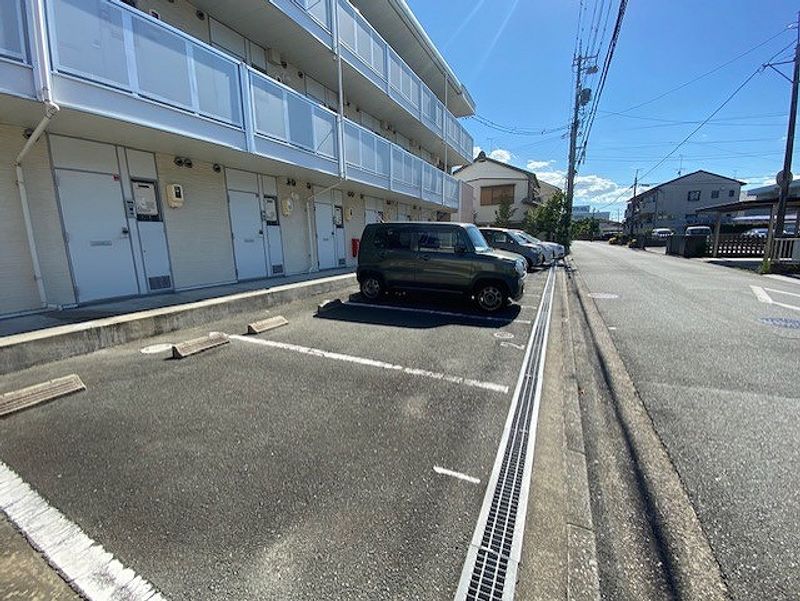 レオパレスボオダジア 駐車場