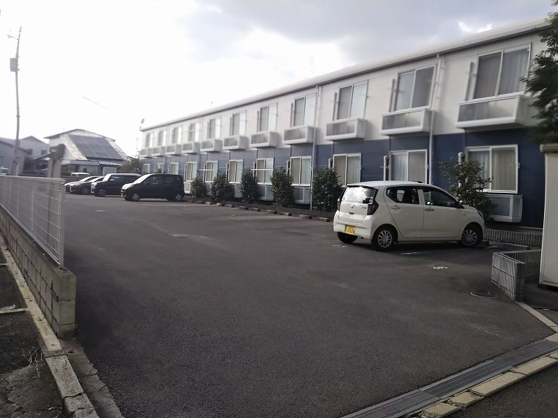 レオパレス竹乃井 駐車場