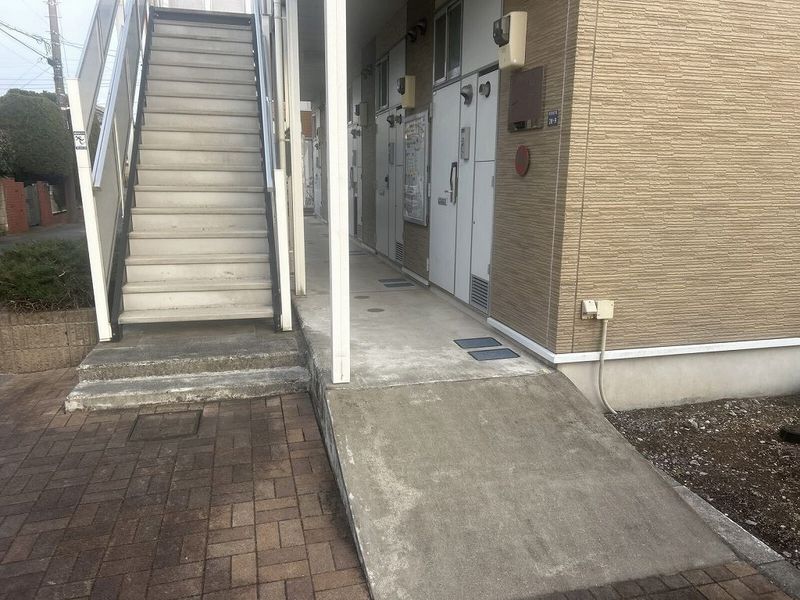 レオパレスラ　トゥサ エントランス