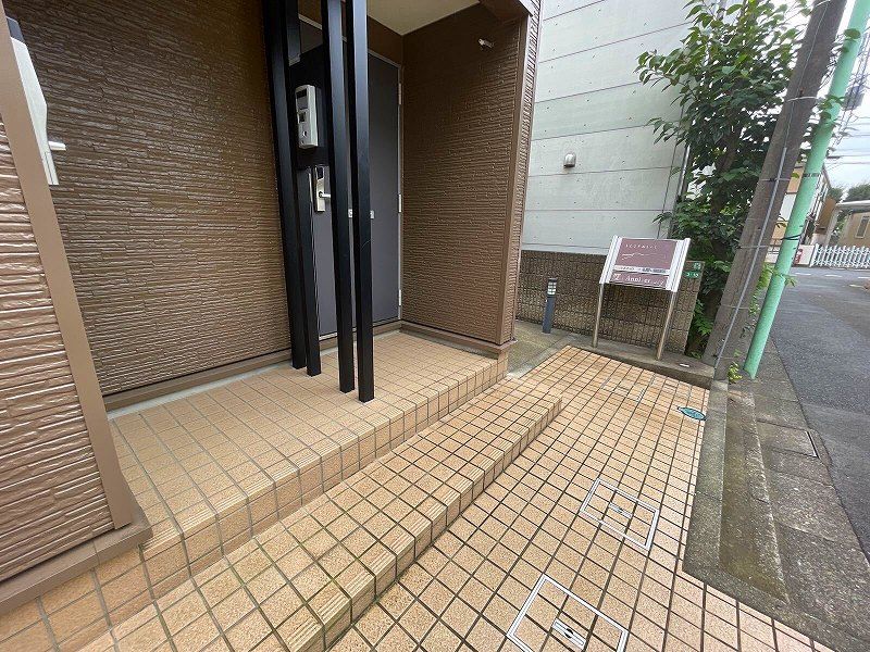 レオパレスフィールド　Ⅱ エントランス