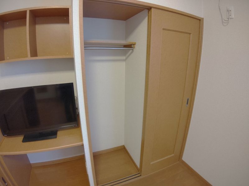 レオパレス新町 収納