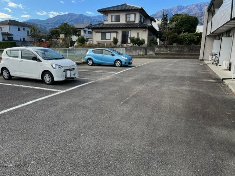 レオパレステイスティー 駐車場