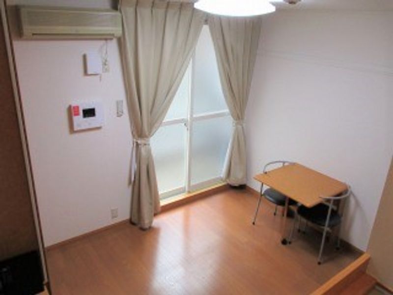 レオパレスアイリス 居間