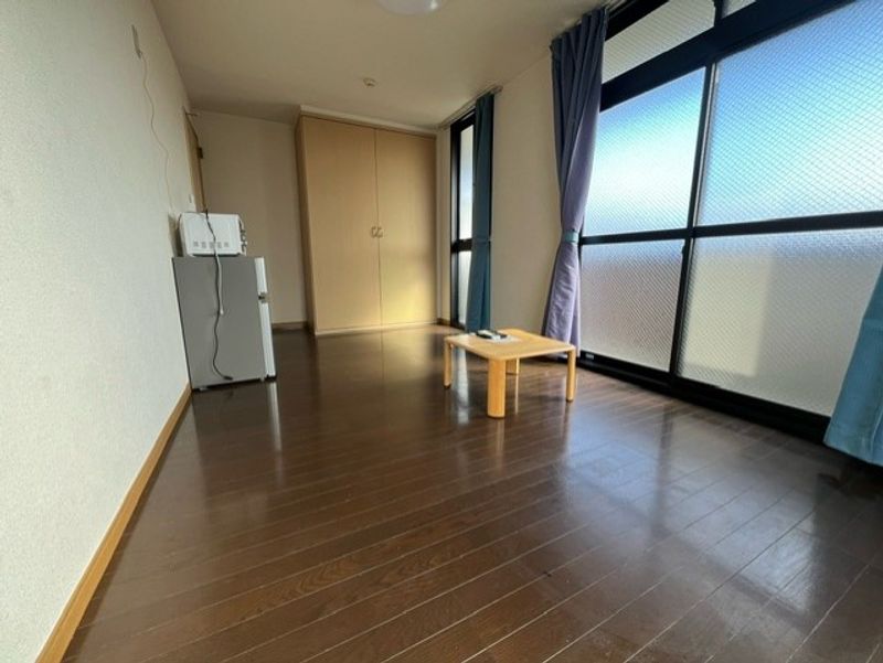 レオパレス向田 居間