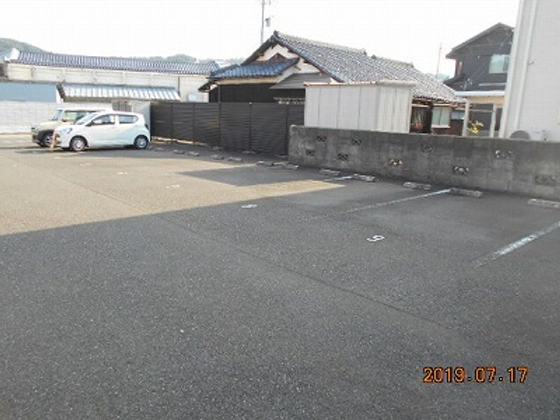 レオパレスＳＯＬＵＣＩＯＮ４ 駐車場