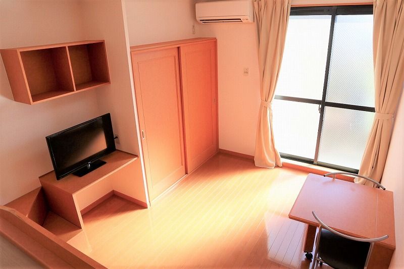 レオパレスベルグローブ 居間