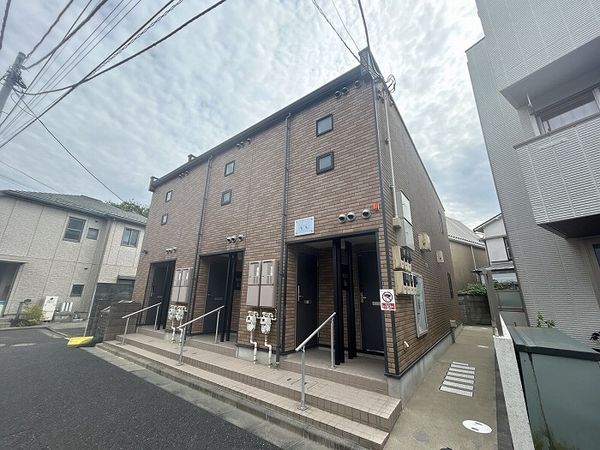 Bên ngoài LEONEXT YS