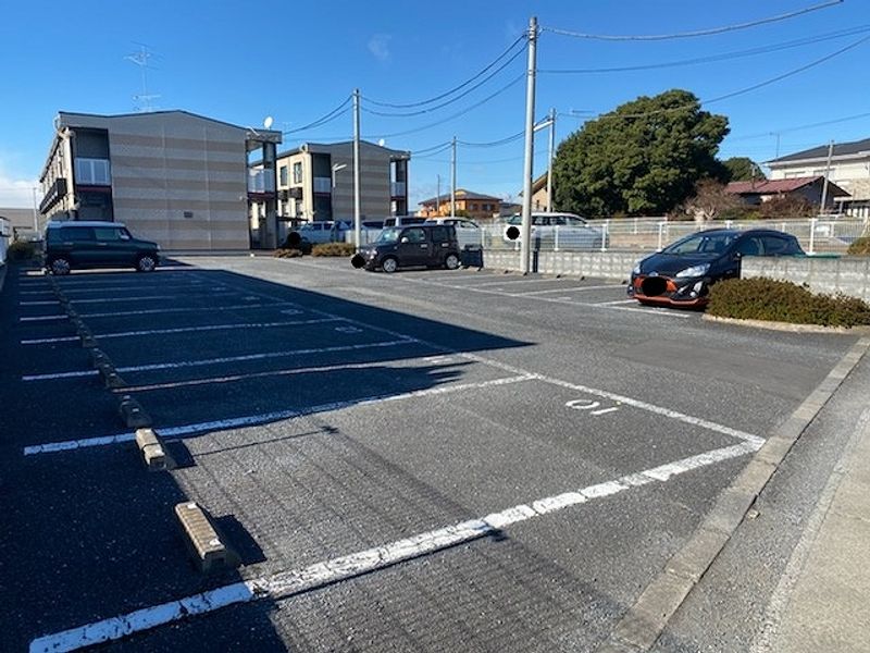 レオパレス髙樹グリーンともべⅡ 駐車場