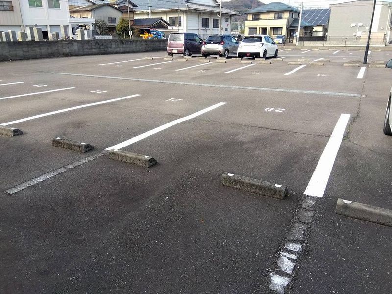 レオパレスＺ 駐車場