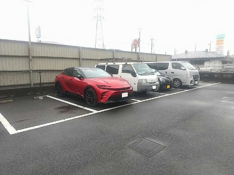 レオパレスリリー 駐車場