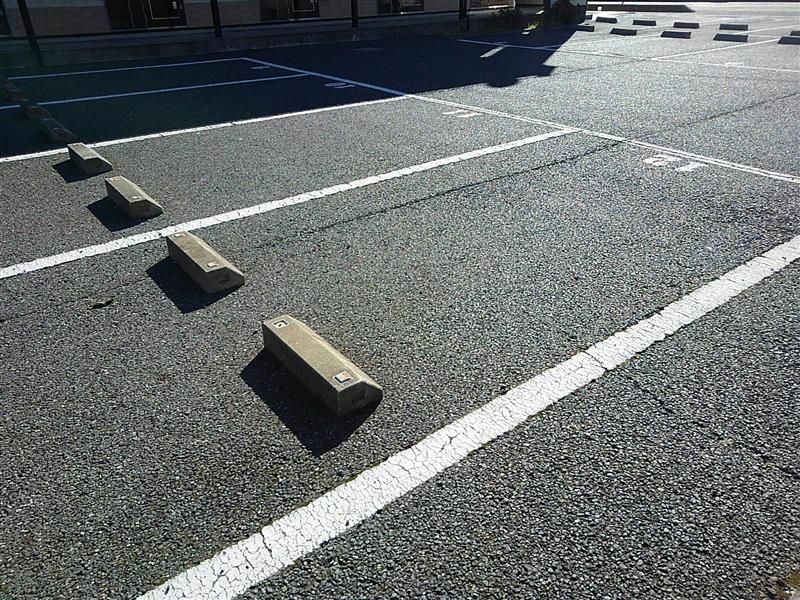 レオパレスウィルハイム 駐車場