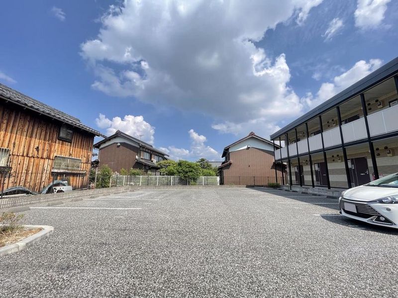 レオパレスふくみつ 駐車場