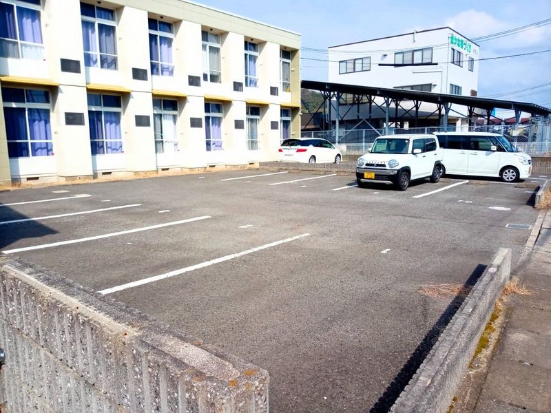 レオパレス御坊 駐車場