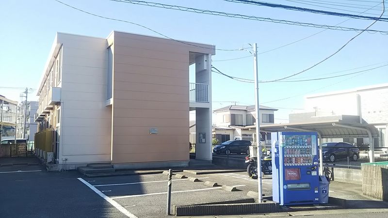 レオパレスサブマリン 駐車場