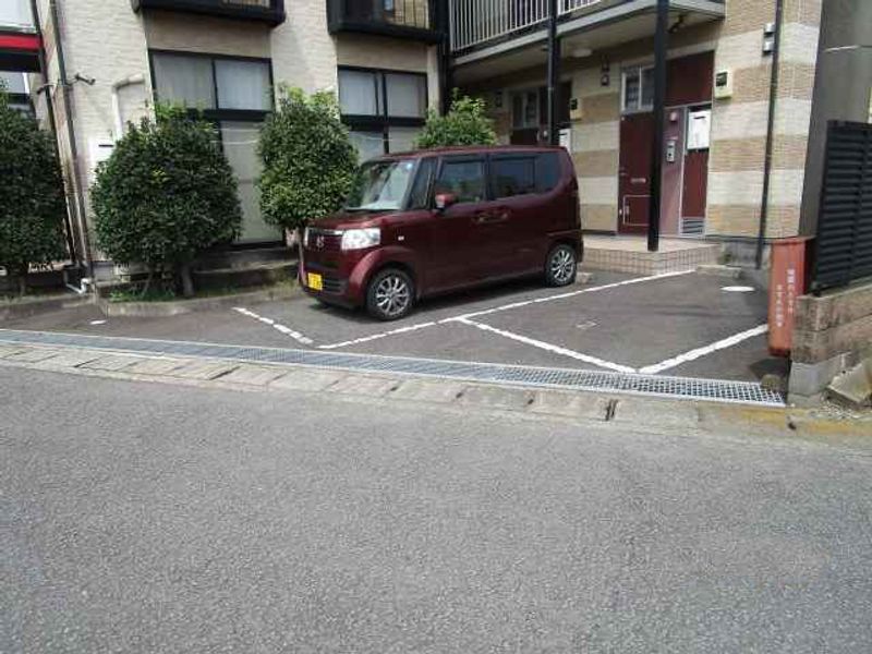 レオパレスコンフォートⅡ 駐車場