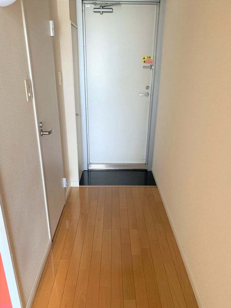 レオパレスラポール松福 玄関