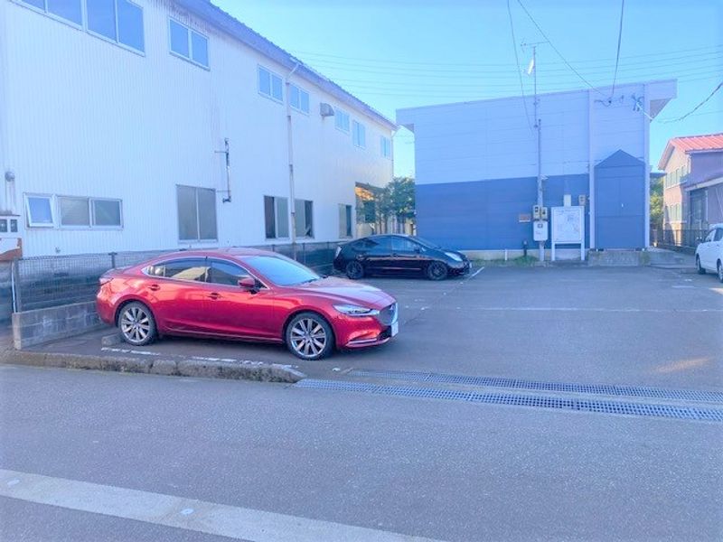 レオパレスＷＥＳＴ　Ｓｔａｒ 駐車場