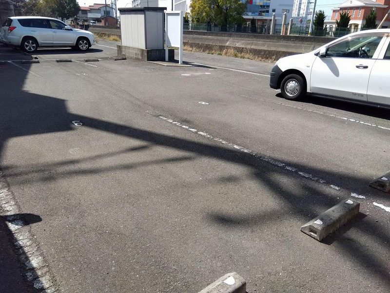 レオパレスハッピネスⅡ 駐車場