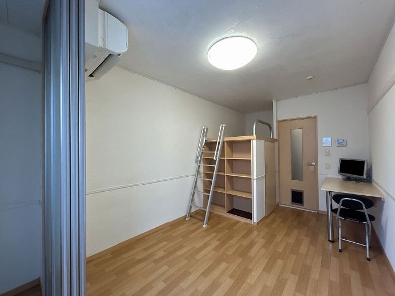 レオパレスウイスタリア 居間