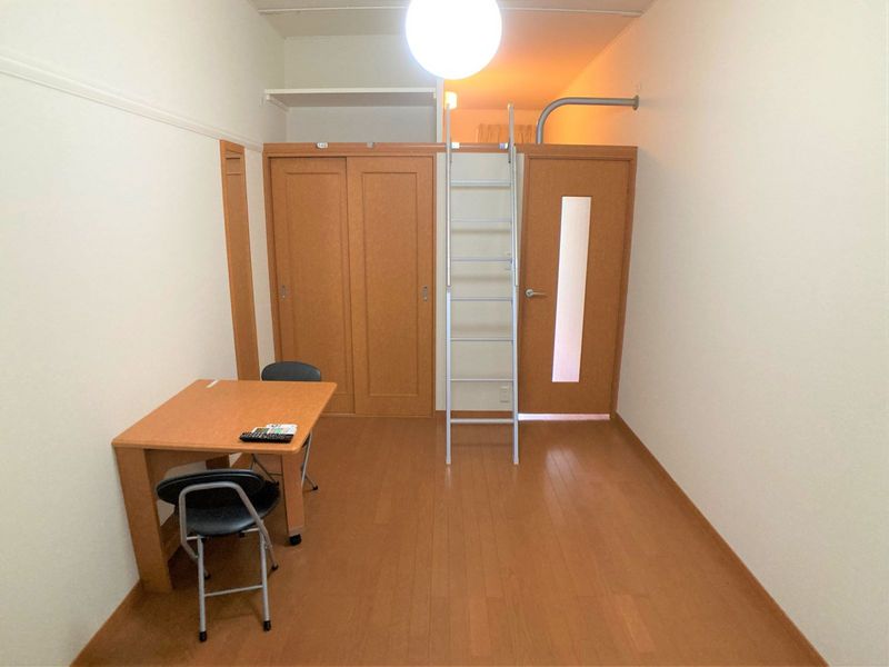 レオパレスジュネス紫原 居間