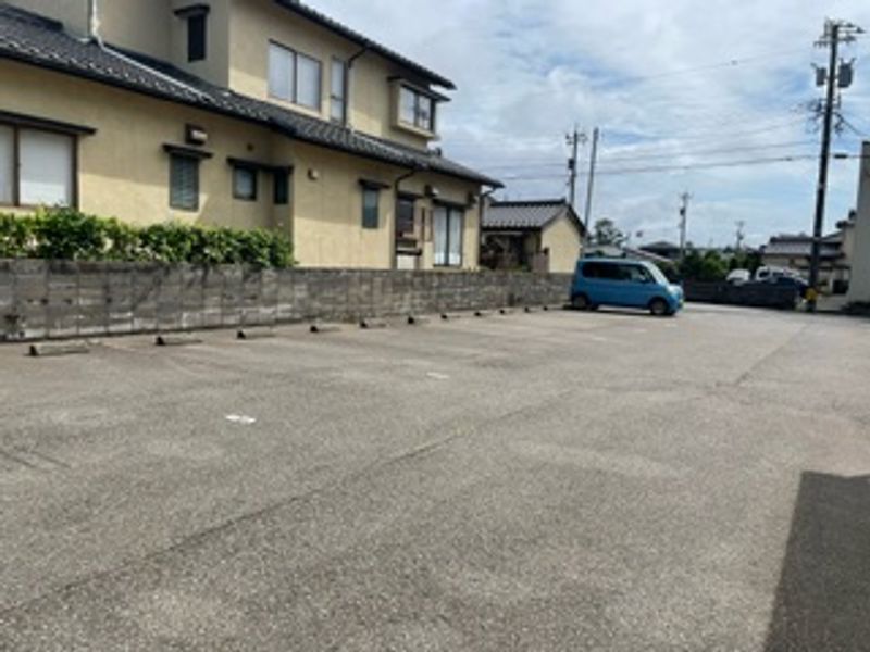 レオパレスＬｕｍｉｎｅ 駐車場