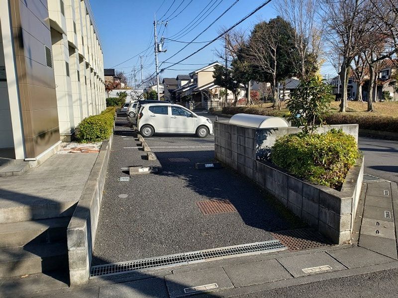 レオパレスパークサイド青葉 駐車場