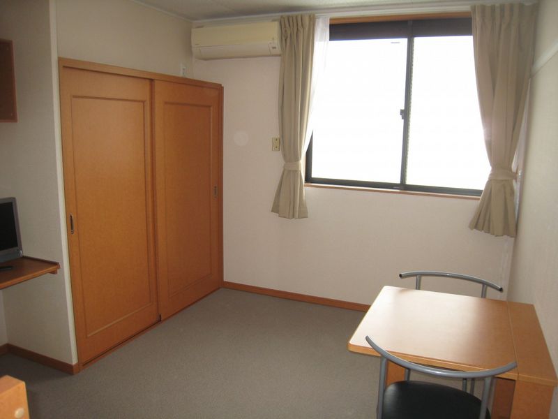 レオパレスアプリコット 居間