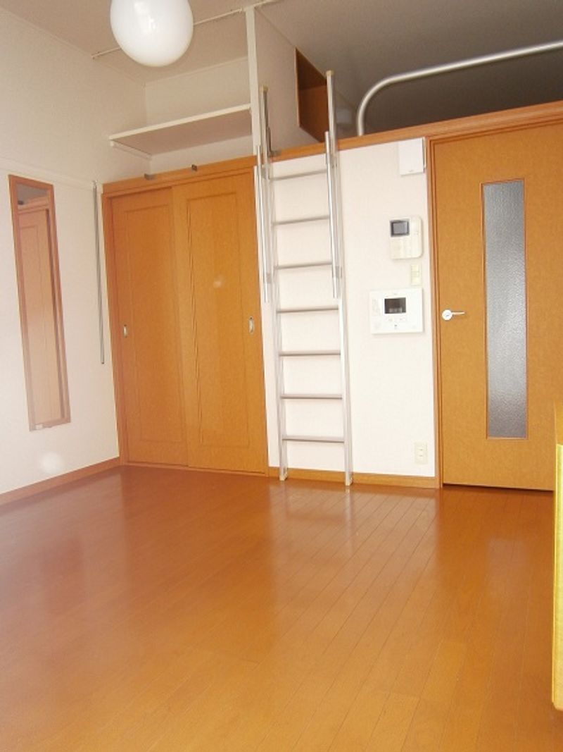 レオパレスティー　フジ 居間