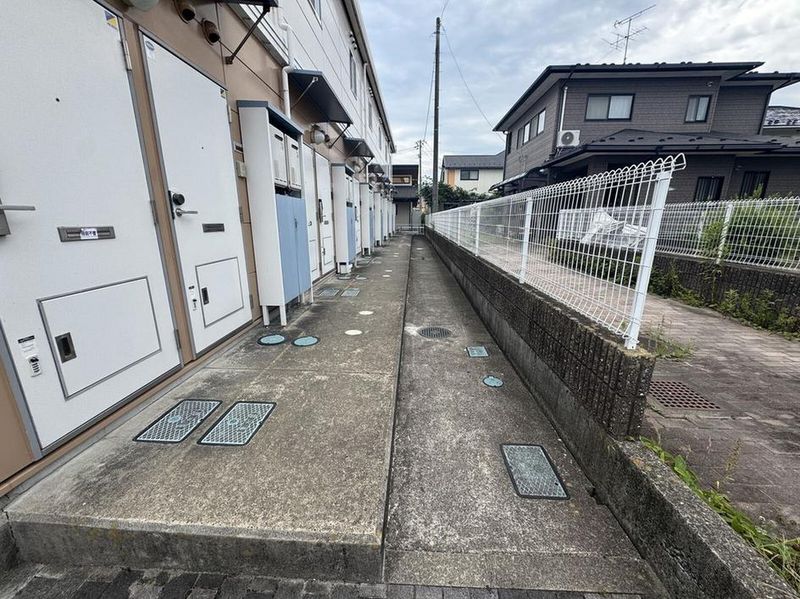 レオパレス北中江 エントランス